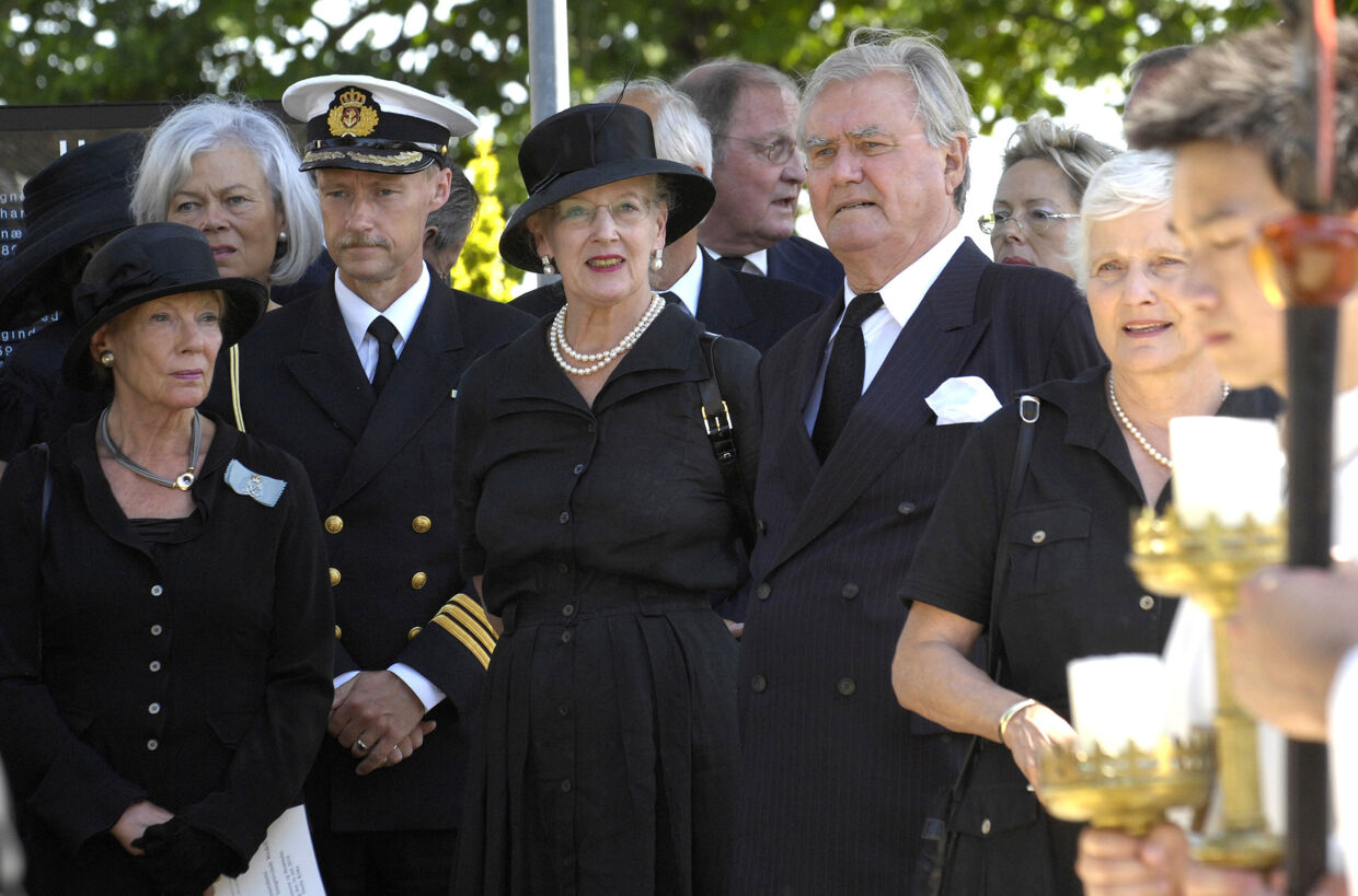 Dronning Margrethe og Prins Henrik var fredag til lensgrevinde Irene Wedell bisættelse.
