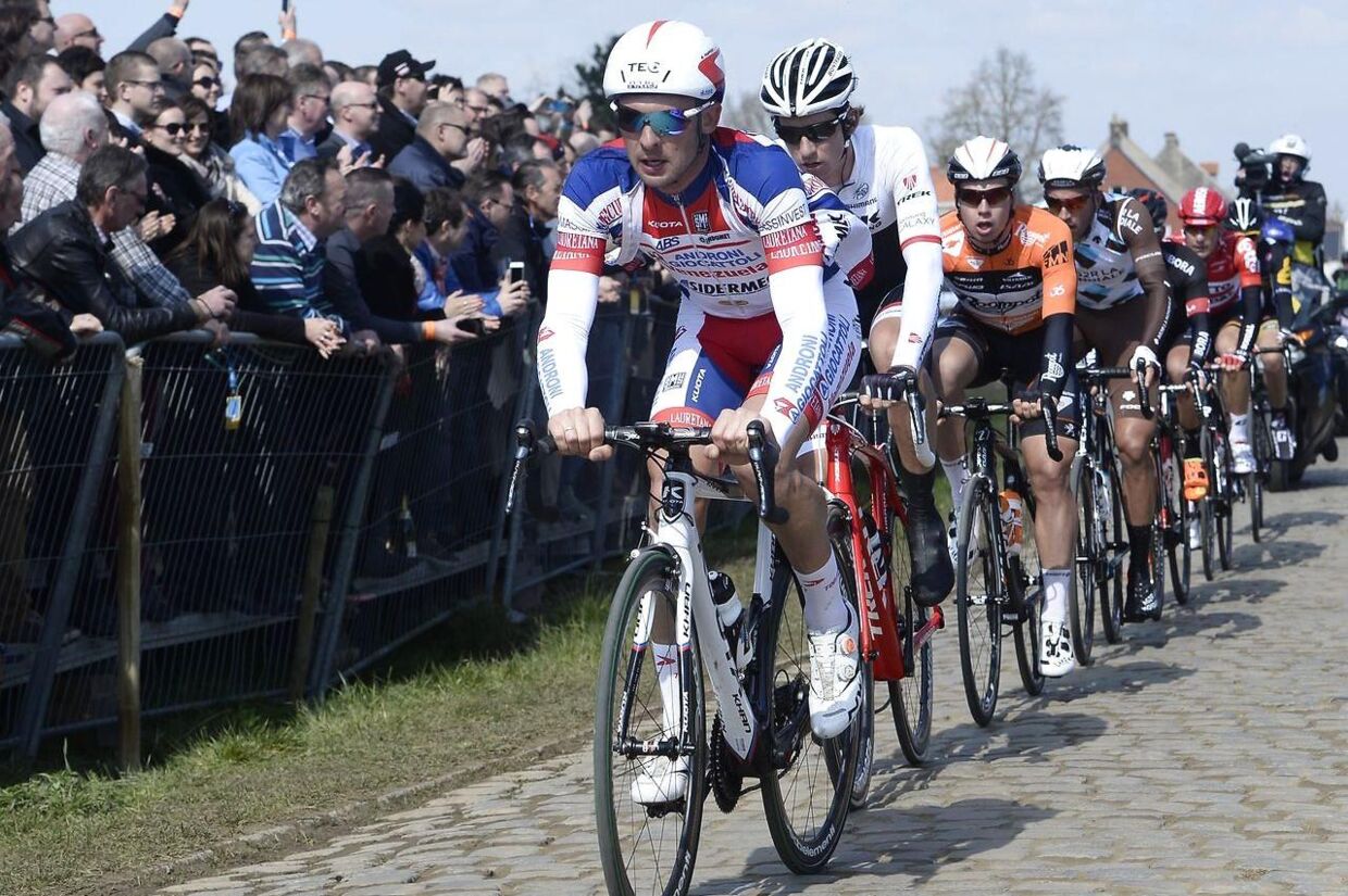 Cykelholdet Androni Giocattoli (forreste rytter) kan se frem til en karantæne på grund af to dopingdomme på holdet.