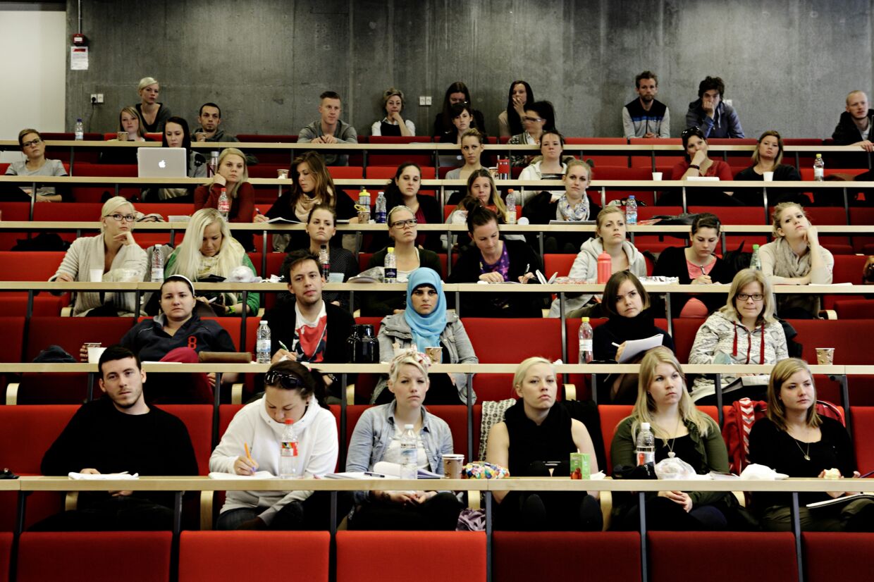 Foto: Bubandt Martin. Ny undersøgelse fra Nordea om studerendes holdning til studiejobs viser, at 17 procent gerne vil arbejde mere, end de gør nu. Free/Bubandt Martin