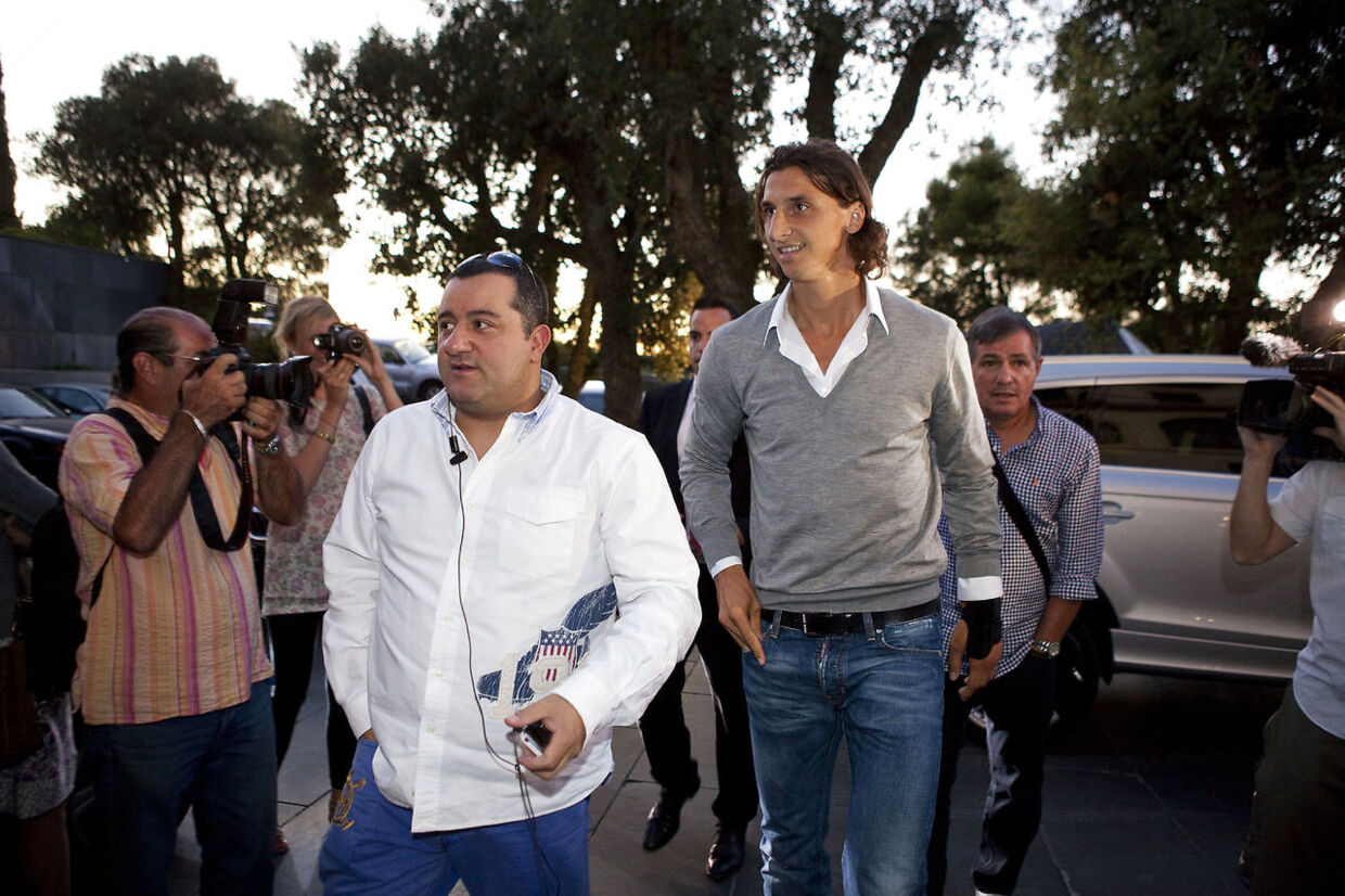 Zlatan Ibrahimovic og Mino Raiola har arbejdet sammen længe. Her et billede fra Barcelona i 2009.
