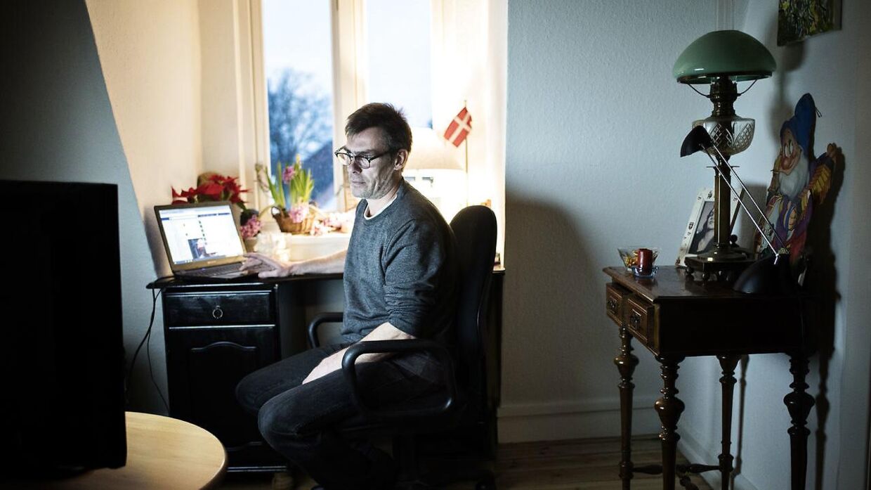 Thomas Telner, der flittigt deltager i online-debatter med kontroversielle udtalelser, er her fotograferet i sit hjem i Næstved. Nu risikerer at miste sit medlemsskan i Nye Borgerlige. (Arkivfoto)