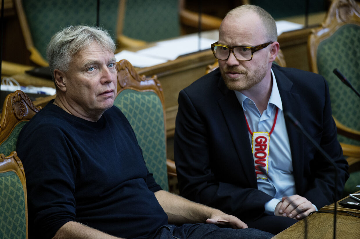 Uffe Elbæk og Rasmus Nordqvist fra Alternativet er to af partiets profiler i en folketingsgruppe med seks mænd og fire kvinder.  Foto: Liselotte Sabroe