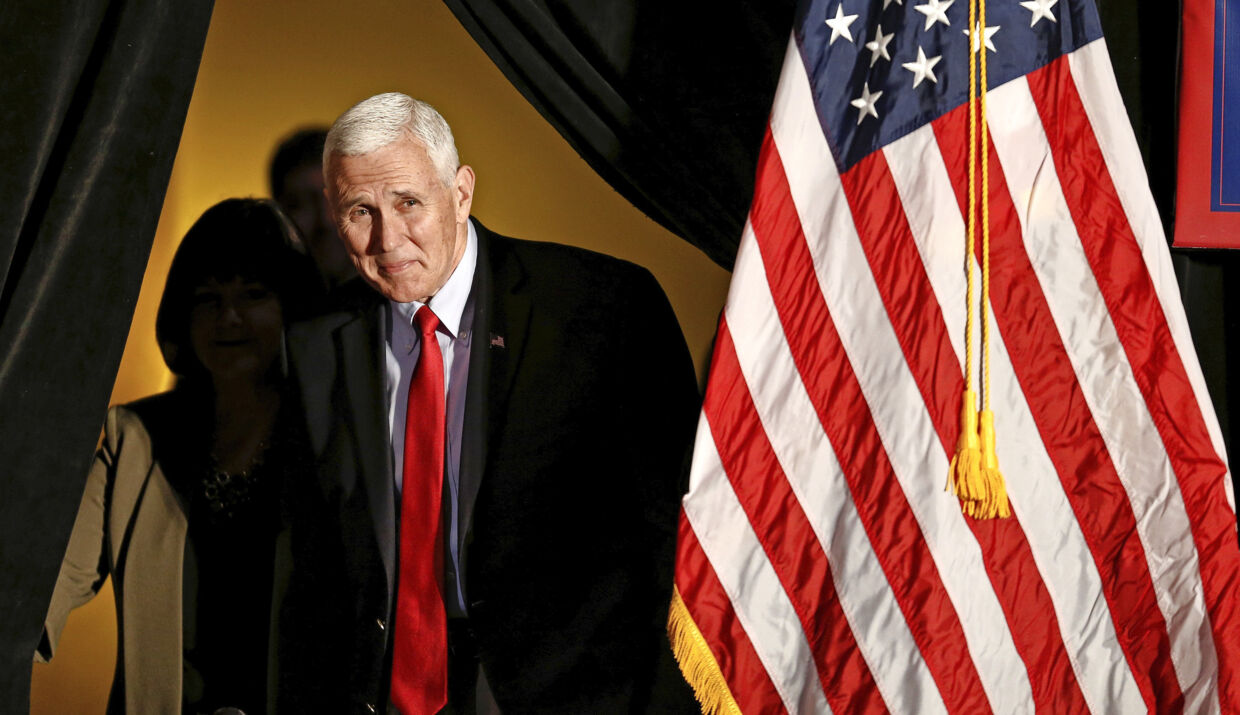 Hvis Præsident Donald Trump går af, bliver syg eller ligefrem dør, så bliver 57-årige Mike Pence præsident. Nogle siger, han er endnu værre. Foto: Reuters