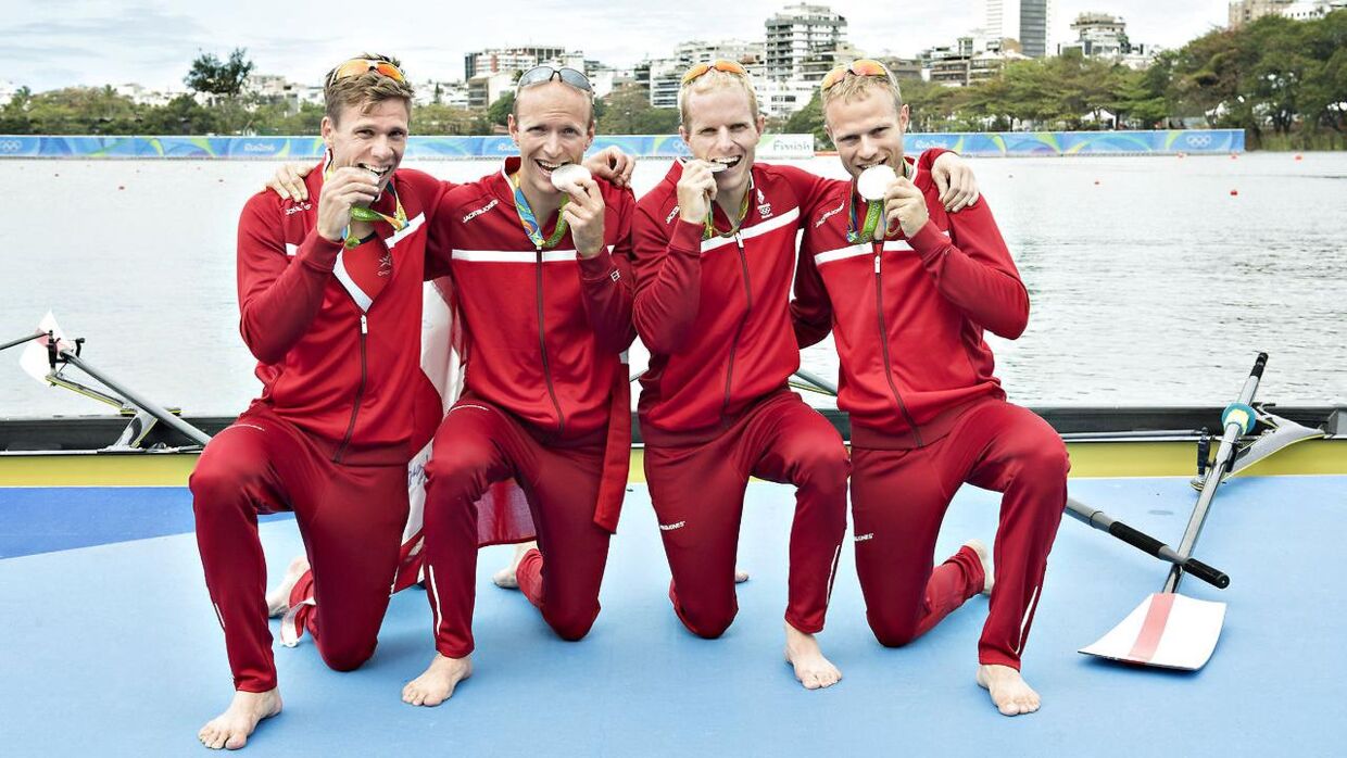  Kasper Winther Jørgensen, Morten Jørgensen, Jacob Barsøe og Jacob Søgaard Larsen med OL-sølvmedaljerne
