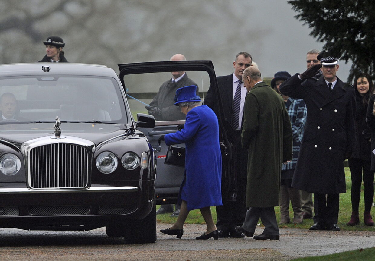 epa05704821 Queen Elizabeth (L) leaves with the Duke of Edinburgh the St. Mary Magdalene Church at Sandringham, Norfolk 08 January 2017. The Queen has recovered from a recent illness which prevented her from attending church over Christmas. EPA/GERRY PENNY