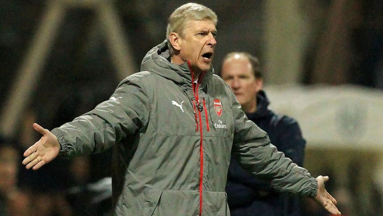 Arsene Wenger har bekræftet vinterens første transfer: Carl Jenkinson ryger igen ud af Arsenal-svingdøren.