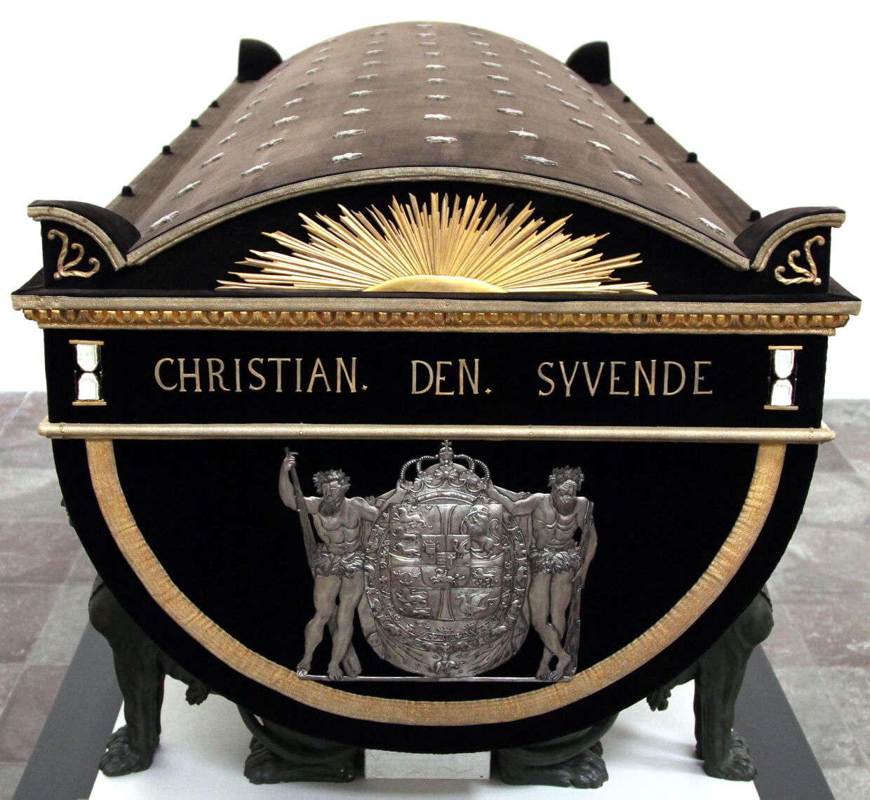 Sådan ser kong Christian 7.s sarkofag ud.