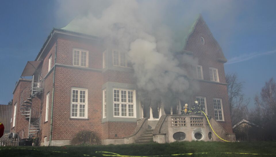 emne Nedsænkning rolle Alvorlig brand i villa i Gentofte: Flere personer reddet ud | BT Krimi -  www.bt.dk
