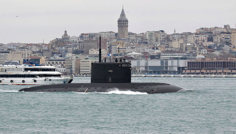 Fotograf spotter russiske ubåde nær Istanbul